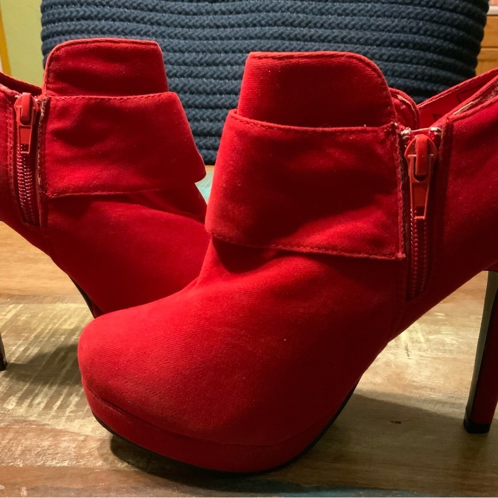 Elegant Red Bow-Embellished Women's Heels - Picture 4 of 5